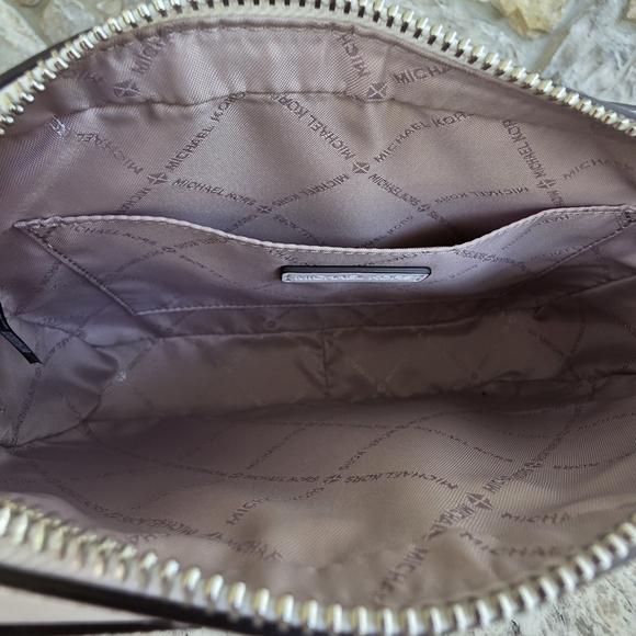 Michael Kors Airplane Logo Large White Crossbody - Picture 5 of 8